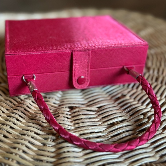 LITTLE RED BOX PURSE - Picture 2 of 5